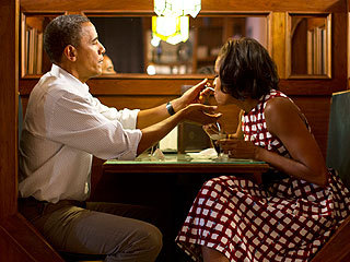 Illustration for article titled Happy Anniversary to the Obamas!